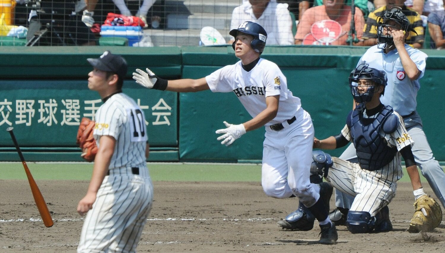 2011年夏の2回戦、帝京―八幡商業。帝京が3点リードしていた最終回、一死満塁の場面で前進守備を敷くも逆転される。写真は逆転満塁本塁打のシーン　©KYODO
