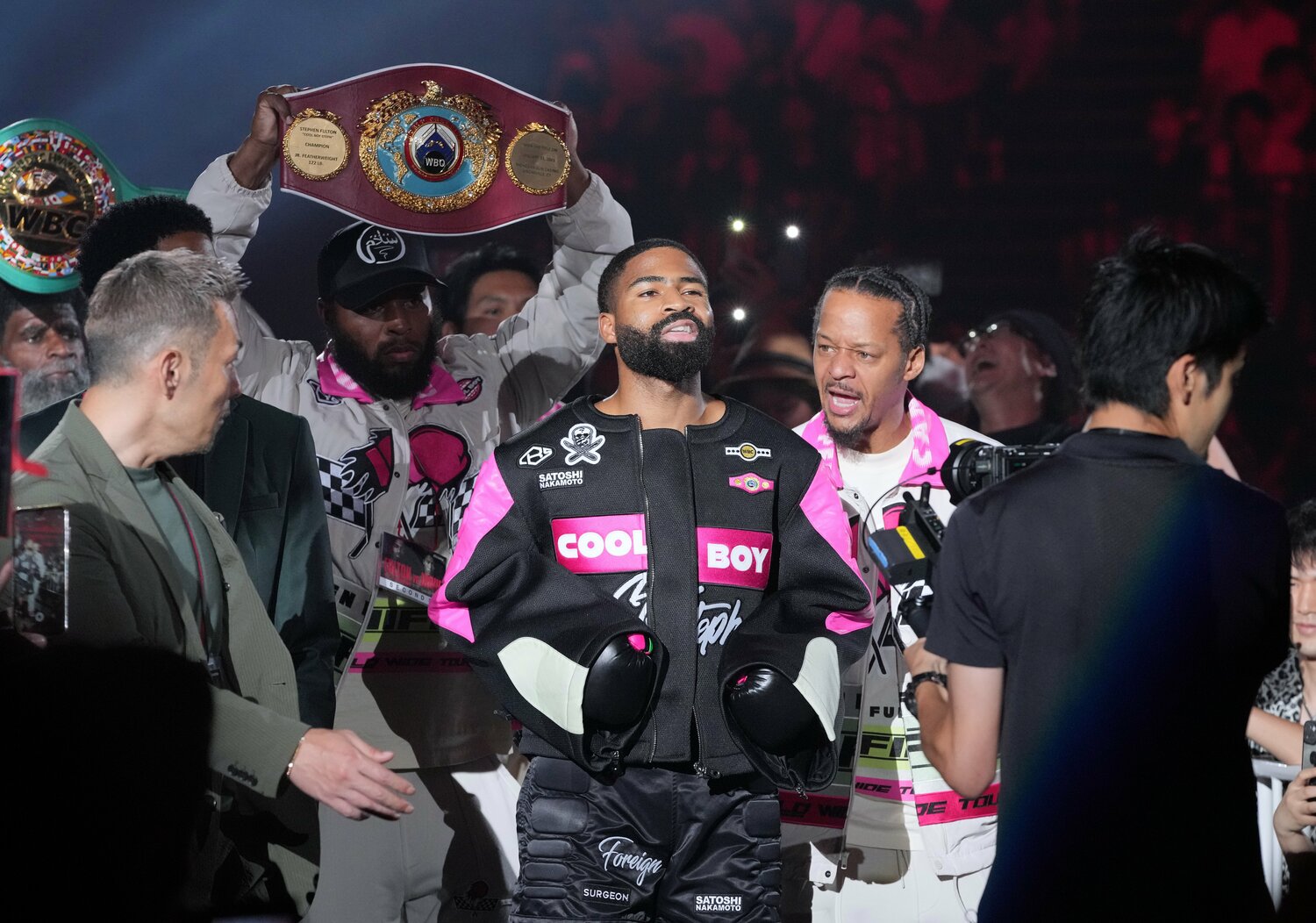 余裕の表情で入場するフルトン　©Naoki Fukuda