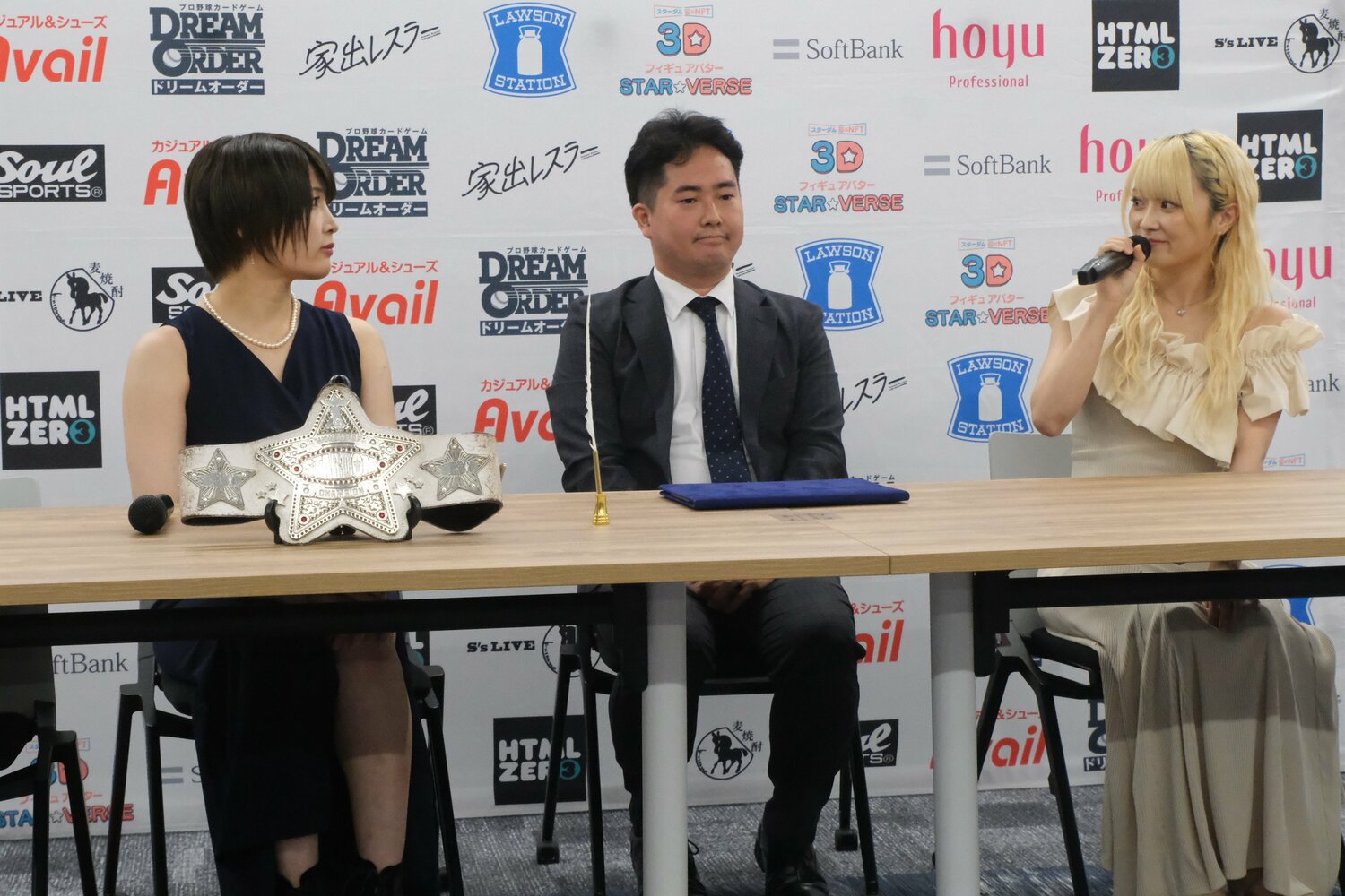 札幌大会でタイトルマッチを行う安納と挑戦者のなつぽい