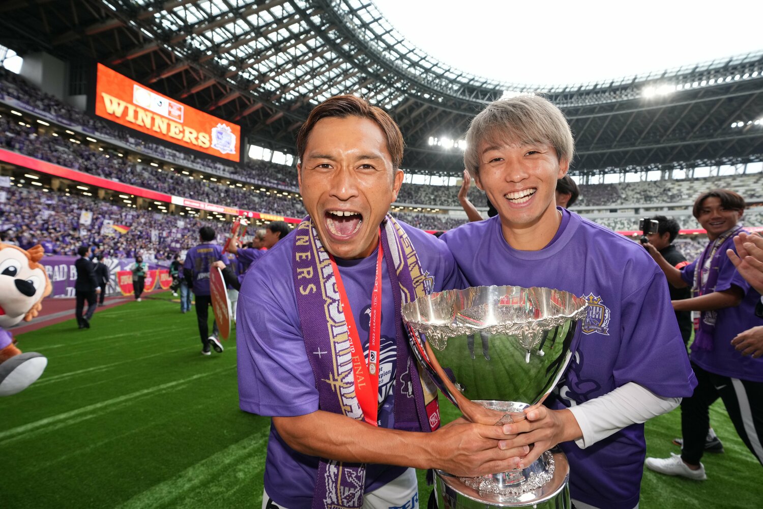名古屋に移籍した森島司（右）への想いを明かした青山敏弘（写真は2022年ルヴァンカップ）©︎J.LAEGUE