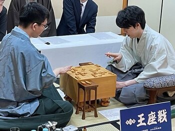 藤井聡太“八冠達成”から1年後「前例は参考にしてないので」再戦で連敗直後、記者の電話に応じた永瀬拓矢の口調は“意外と暗くなかった”…なぜ？＜Number Web＞ photograph by Shintaro Okawa