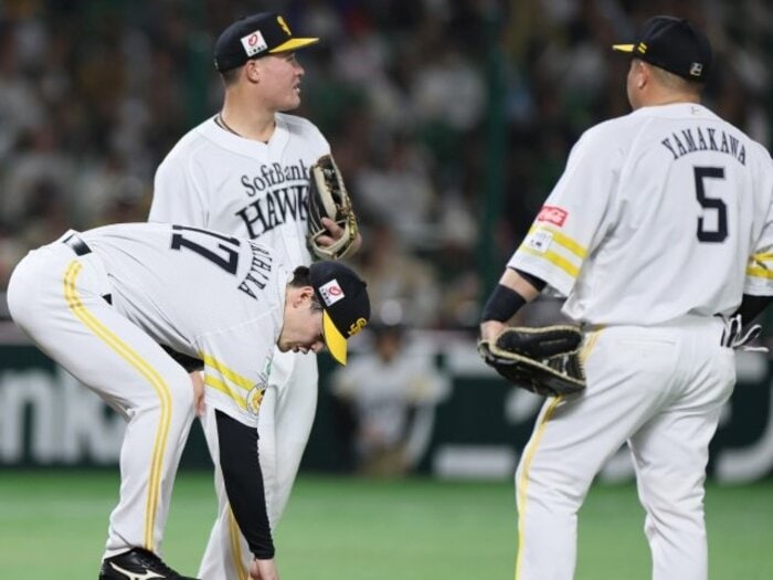 「ソフトバンクの様子がおかしい…」じつは2月にあった“王者の異変”…甲斐拓也の移籍でも、近藤健介の離脱でもない“ある原因”「MLB流の落とし穴」＜Number Web＞ photograph by JIJI PRESS