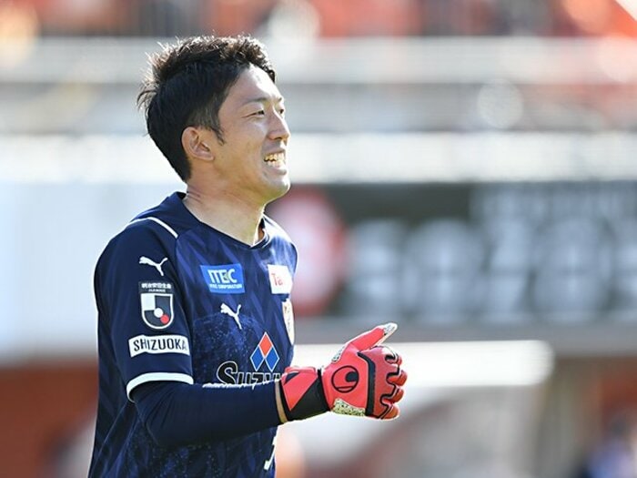 権田修一が本気で考える「日本でGKが人気ない」問題の改善法 欧州で指導者になったユース時代の同僚と話し込んでみた<Number Web> photograph by Etsuo Hara/Getty Images