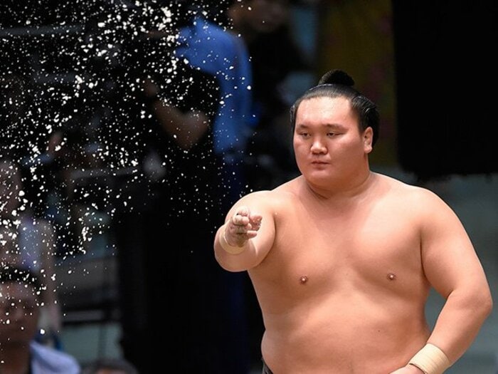 白鵬が浴びた大阪のシビアなヤジ。「銭の取れる相撲」に値しない千秋楽。＜Number Web＞ photograph by JMPA