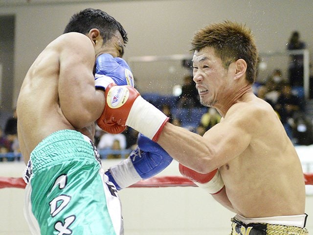 長谷川穂積、2ダウンから壮絶勝利。辰吉丈一郎と重なる傷だらけの姿
