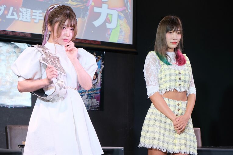 ワンダー・オブ・スターダム王座タイトルマッチ調印式での中野たむとウナギ・サヤカ