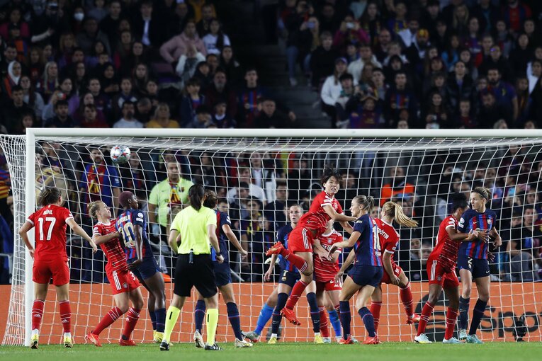 W杯ブラジル戦のウラで「バルサ女子がカンプノウで4万6967人」盛況なワケ… メッシ後に君臨する“女王”、熊谷紗希が見せた悔しさ(38)