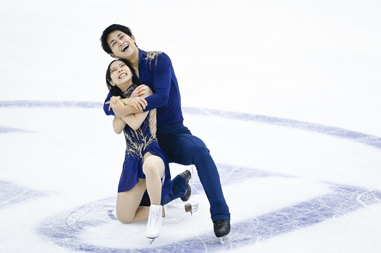 ショートの演技のクライマックス、2人は安堵の笑顔を浮かべていた　©Asami Enomoto