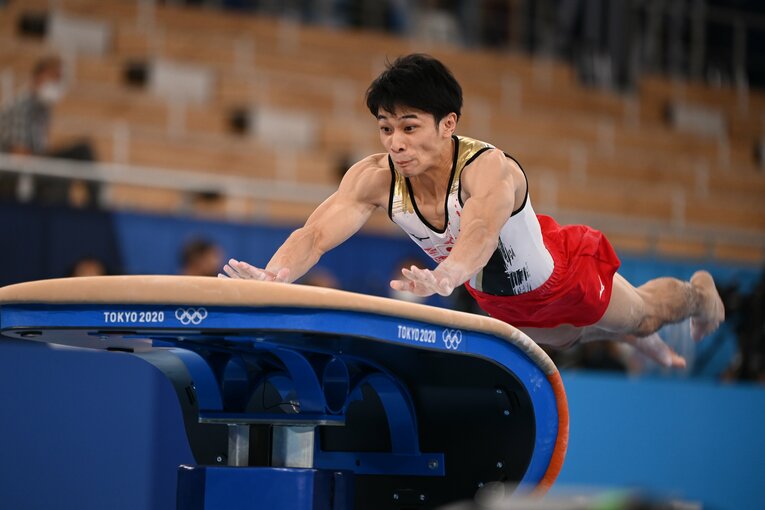 団体決勝の跳馬（谷川航） ©Naoya Sanuki／JMPA