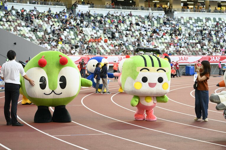 都民にはお馴染みのみんくる（左）と、とあらん©Hirofumi Kamaya