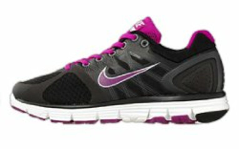 久保田智子さんがはいているシューズ
「Nikeのルナグライド＋2。堅めで反発のある感じのソールが好きです」