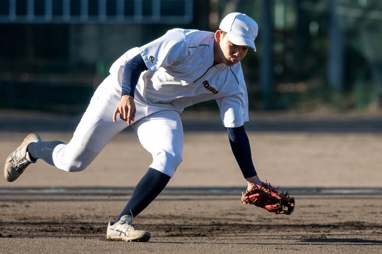 軽快な動きを見せる森井　©Takashi Shimizu