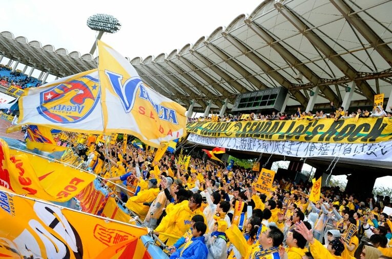 ベガルタ仙台のホームスタジアム・ユアテックスタジアム仙台。サポーターの熱い声援が響く ／ photograph by Toshiya Kondo
