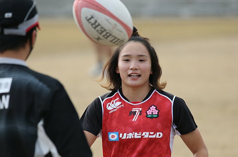 チャレンジマッチへ向けて集中力を高める原わか花。サクラセブンズ期待の快速WTBだ ／ photograph by Nobuhiko Otomo