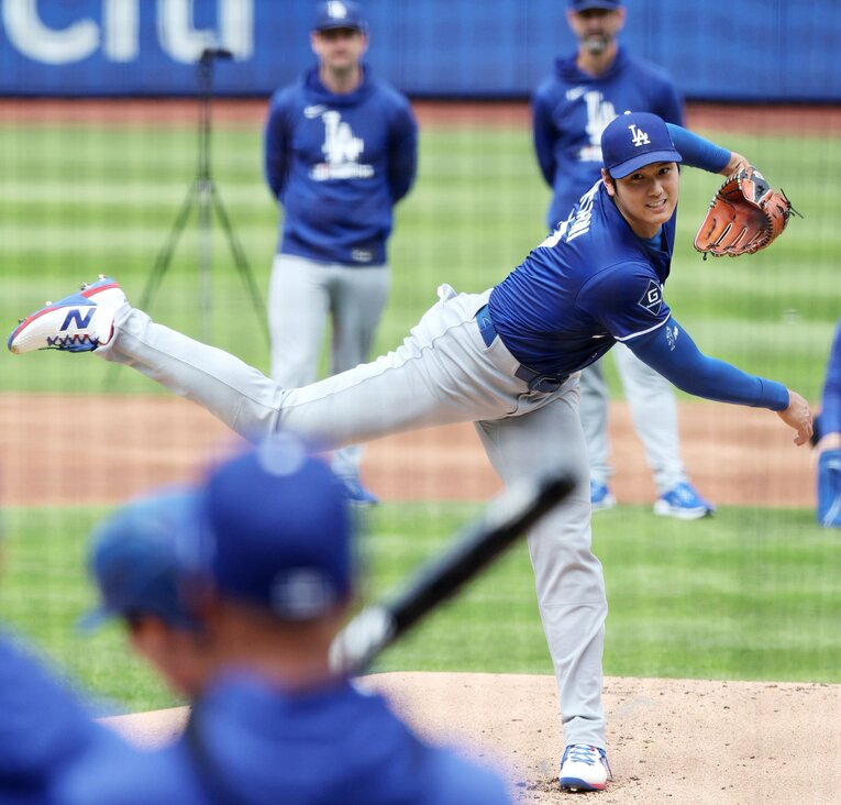 日本時間の5月26日には右肘手術後初めてとなる実戦形式の打撃練習に登板した大谷　©JIJI PRESS