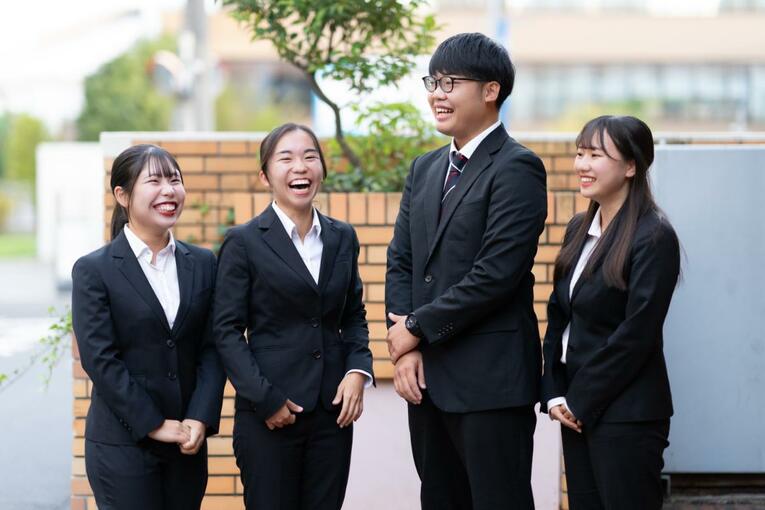 取材中、常に笑顔が絶えず、同期の仲の良さを感じさせた学連幹事の4人　©Shiro Miyake