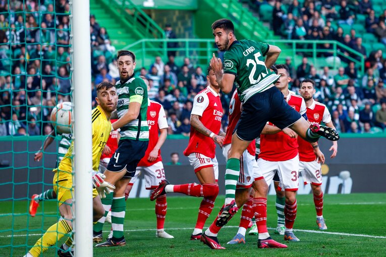 「モリタ、モリタ」とポルトガル地元カメラマン称賛…冨安健洋vs守田英正が「試合後にユニ交換」“EL日本人対決”を撮った(18)