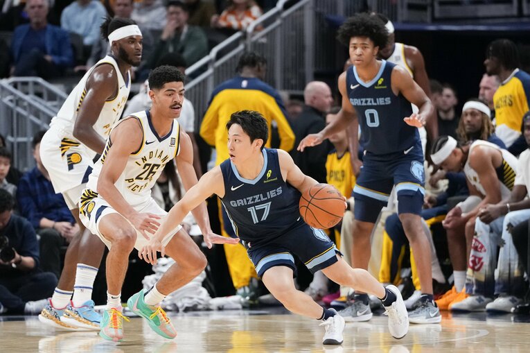 ペイサーズ戦に出場したグリズリーズの河村勇輝（2024年10月）　©︎Dylan Buell/Getty Images