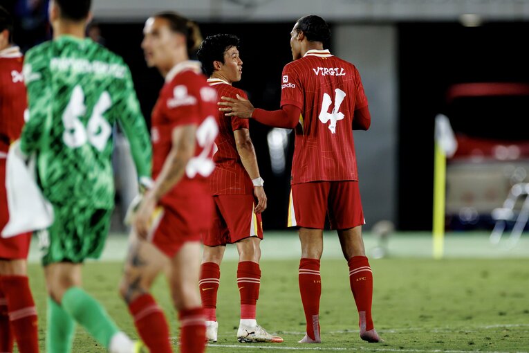 【リバプールで愛されるワタ・エンドウ（全20枚超）】（当時。リバプール＆日本遠征レア写真はまだまだ続きます）　©Kiichi Matsumoto