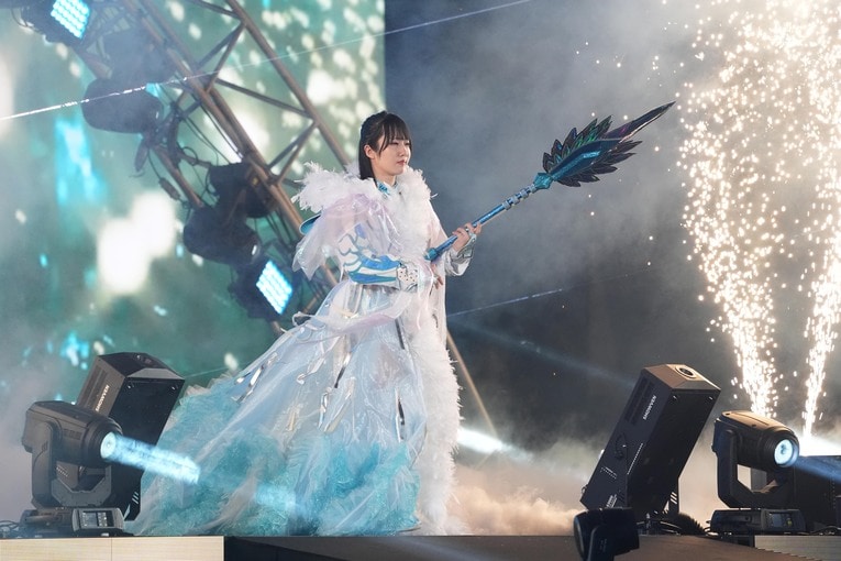 入場の花道を歩く玖麗さやか　©Essei Hara