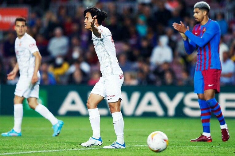 久保建英は「バルサ下部組織の旧友」と何を話したのだろうか… カンプノウで撮った才能の一端と敗戦の悔しさ〈撮影者の視点〉(30)