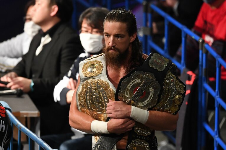 3冠王姿のジェイ・ホワイト