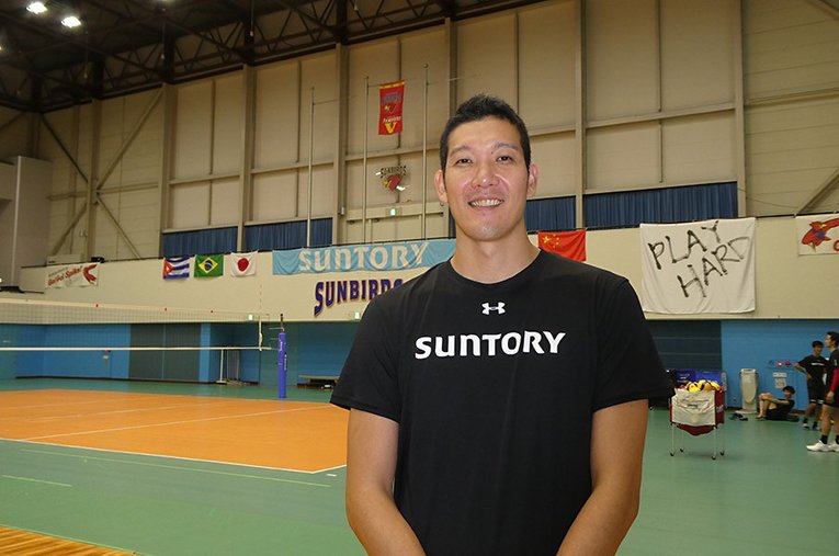 昨季、サントリーを優勝に導いた山村宏太監督。ミドルブロッカーの育成まで、忌憚のない意見を語ってくれた ／ photograph by Noriko Yonemushi