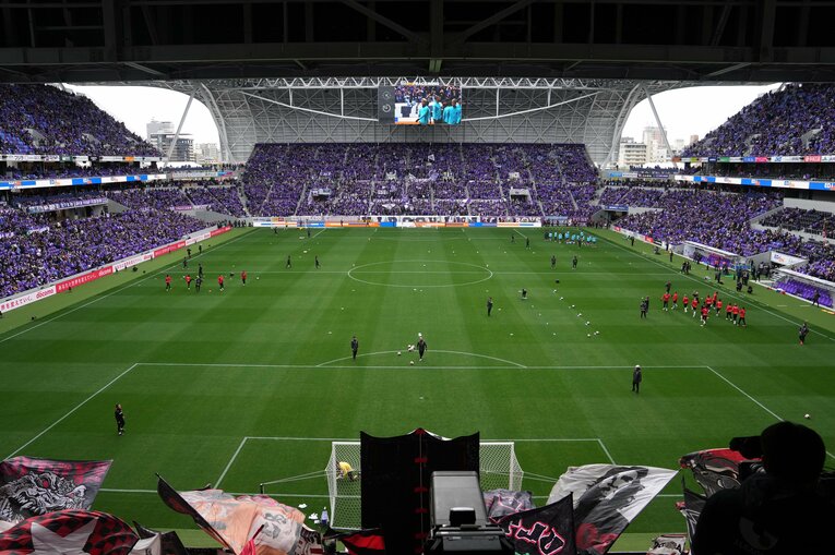 浦和ゴール裏から見た「エディオンピースウイング広島」©Masashi Hara/Getty Images