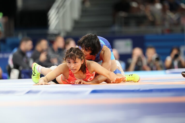 レスリング女子50kg級1回戦、須崎優衣vs.ビネシュ・フォガト　©Kaoru Watanabe/JMPA