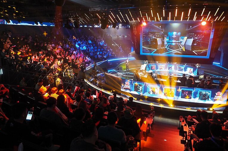 日本代表が世界で戦う場面は、どの競技でも一体感を醸成するうえで大きな契機となりうる。 ／ photograph by Manabu Okayasu