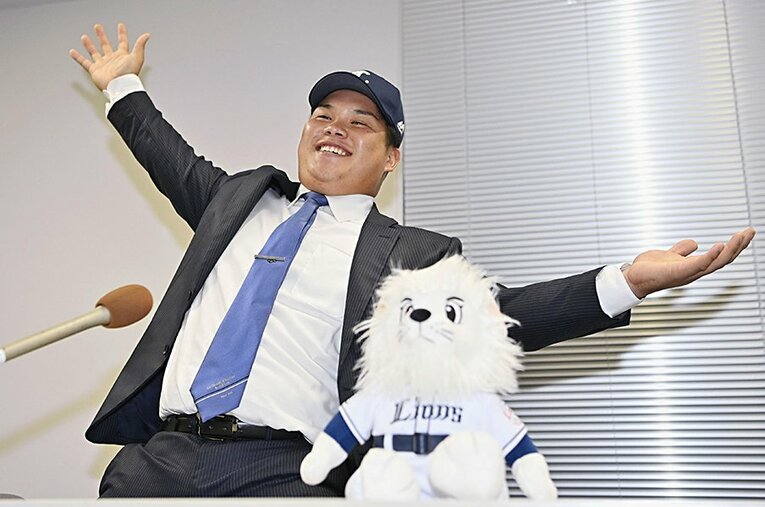 15日に入団合意した渡部は「山川（穂高）選手や中村（剛也）選手を超えられるよう、スケールの大きな選手になりたい」と語った ／ photograph by Kyodo News