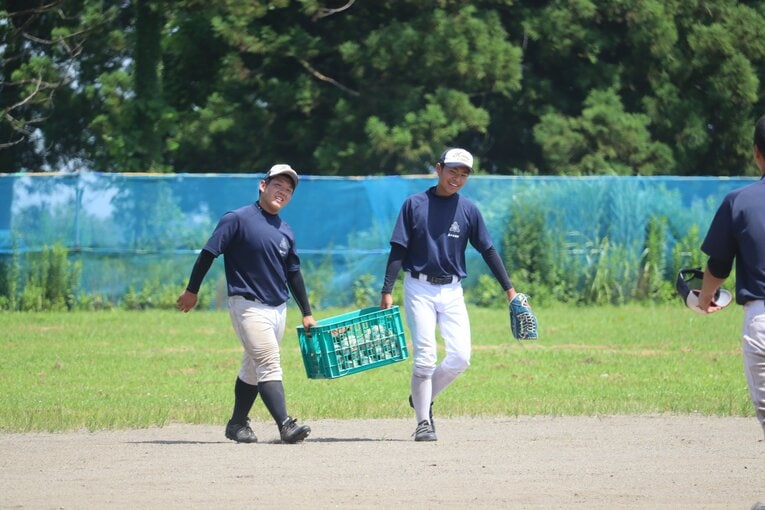 加美農業の練習風景、ボール集め