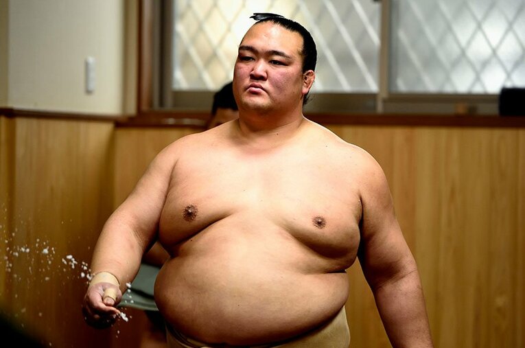 久々の日本出身横綱として昇進後にフィーバーを巻き起こした稀勢の里。その横綱から転職に関して決定的なアドバイスをもらった元幕下力士がいた―― ／ photograph by Naoya Sanuki