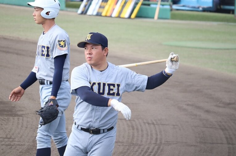 仙台育英・須江航監督。夏の甲子園、東北勢初の優勝から約2カ月後、新チームで東北大会を制覇した　©Genki Taguchi