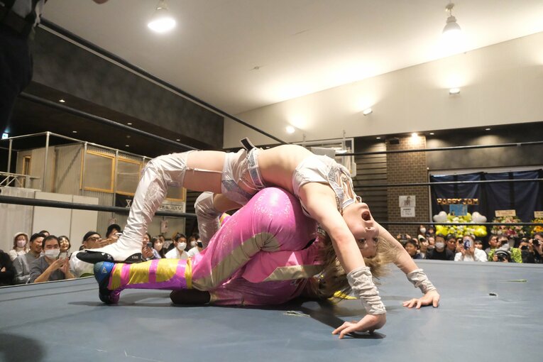 「他では見られない安納サオリだった」人気女子レスラー“3試合出ずっぱり”の凱旋興行に密着「体重が4kg減って…そりゃそうですよね」(17)