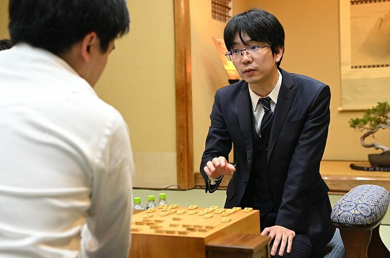 藤井聡太名人への挑戦権を獲得した豊島将之九段 ／ photograph by Asahi Shimbun