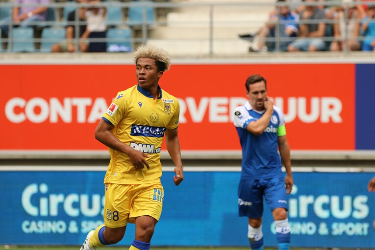 ベルギーデビュー戦での譲瑠　©STVV