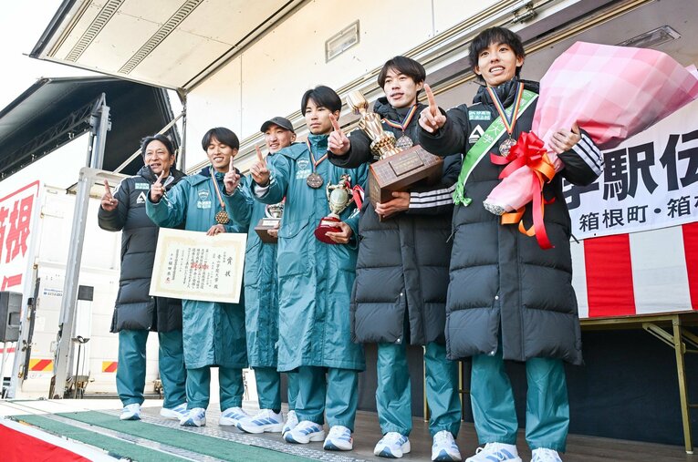 年始の箱根駅伝では黒田朝日（右）の激走もあって3連覇を達成した青学大。一方で春の関東インカレでは苦戦が目立った ／ photograph by Nanae Suzuki