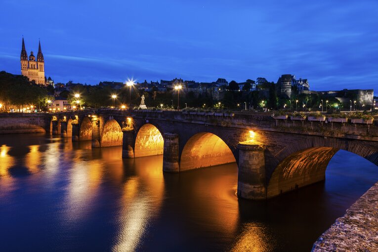 写真は夜のアンジェの街　©Getty Images