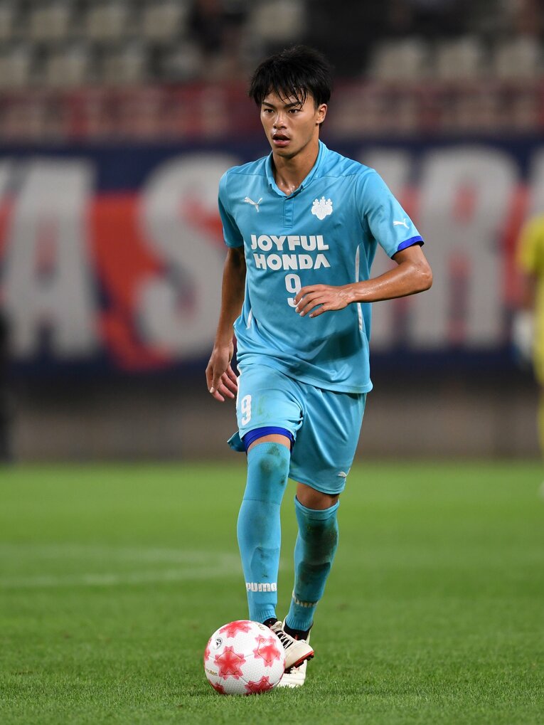 2017年9月の天皇杯、筑波大2年20歳の三笘。当時は66kgで今よりも5～7kgほど少なかった　©Getty Images