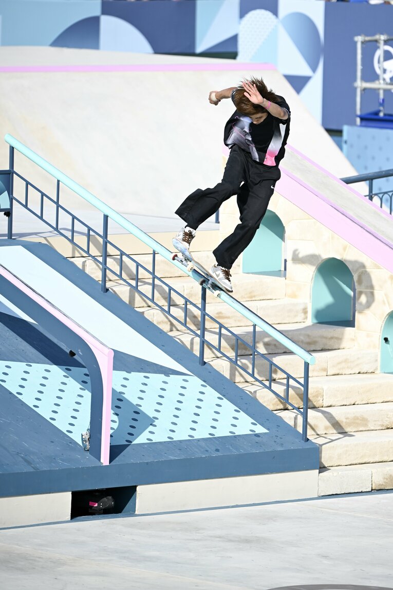 何度でも見たい、堀米雄斗の“5本目”。板と車輪部分ががっちりレールにはまる【4枚目／全5枚】　©Asami Enomoto／JMPA