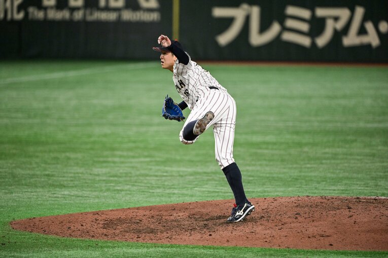 プレミア12決勝戦、隅田知一郎はビデオ判定であやうく本塁打を逃れるなど苦しみながらも、無失点で2イニングを切り抜ける　©Nanae Suzuki