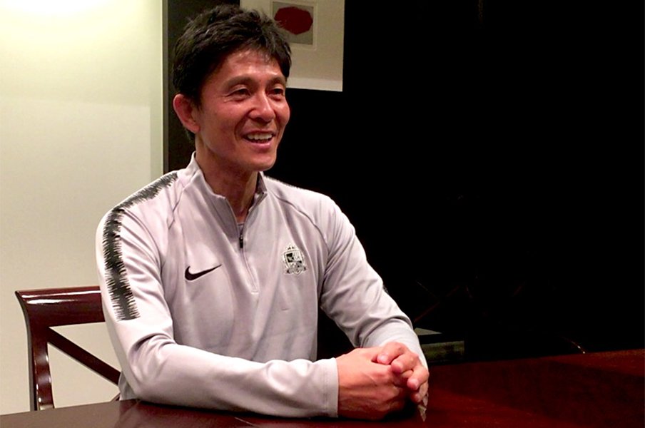 サンフレッチェ城福浩監督の信念。選手を愛し、辛くても「冷徹に」。<Number Web> photograph by Atsushi Iio