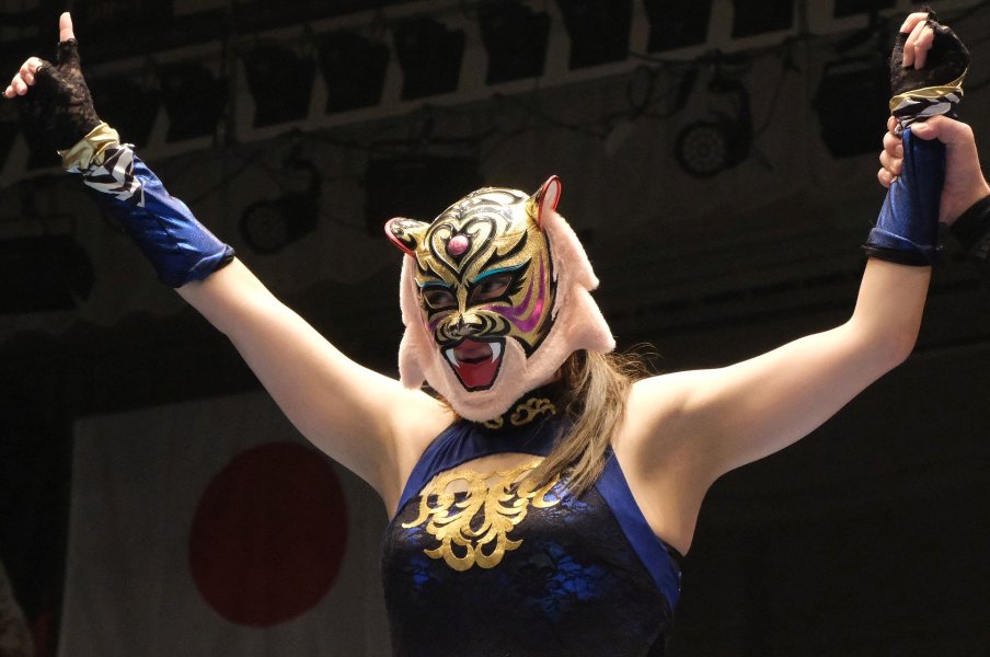 「はっきり言って、初代タイガーマスクのクローン」 《タイガー・クイーン》衝撃デビューに佐山聡も「思った以上の合格点」＜Number Web＞ photograph by Norihiro Hashimoto