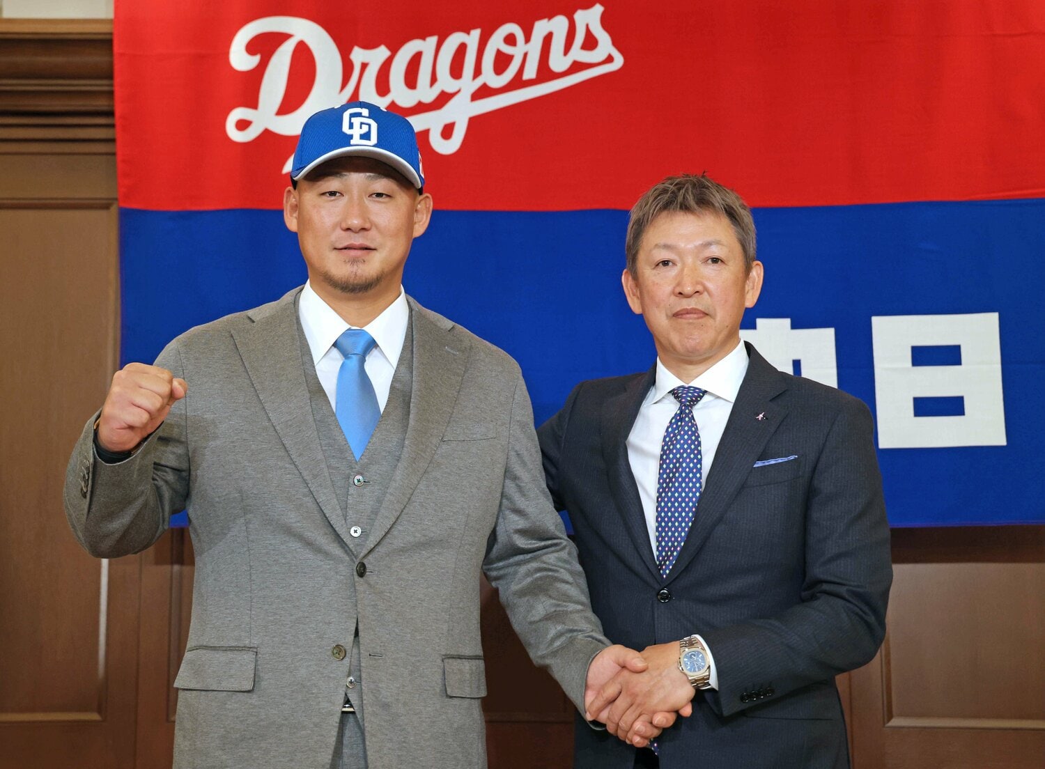 入団会見には立浪監督も同席した ©︎JIJI PRESS