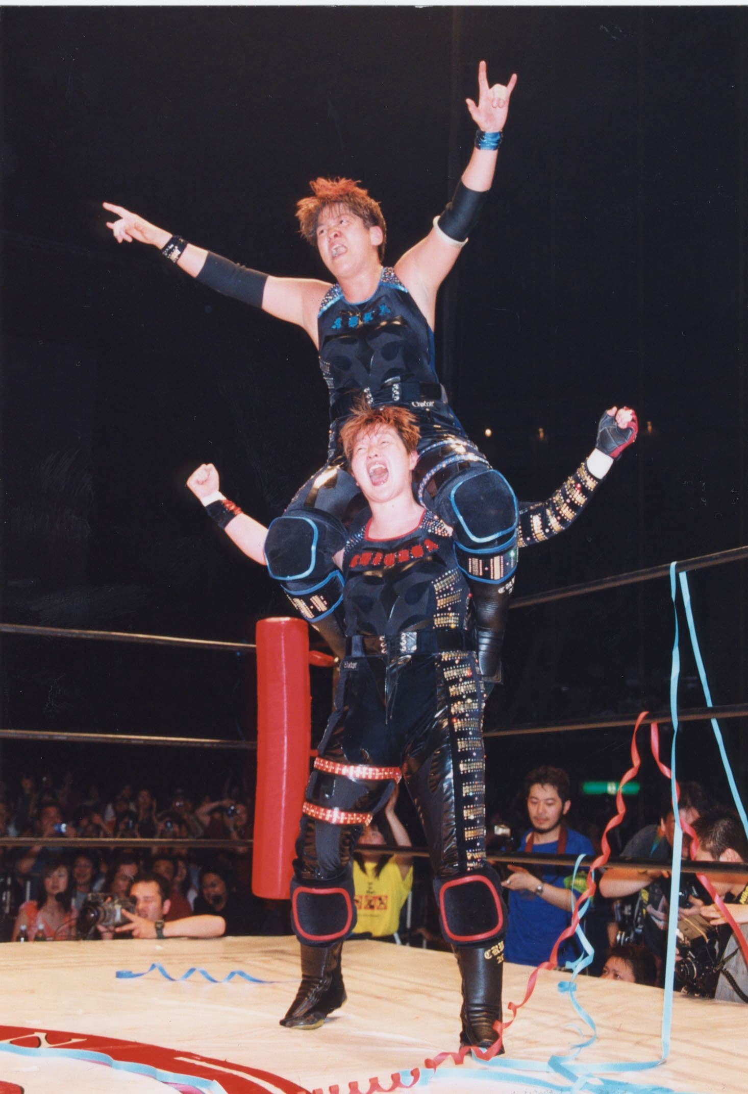 2000年に誕生したクラッシュ2000は、女子プロ界のドル箱タッグに。GAEAの動員アップに貢献した　©東京スポーツ新聞社