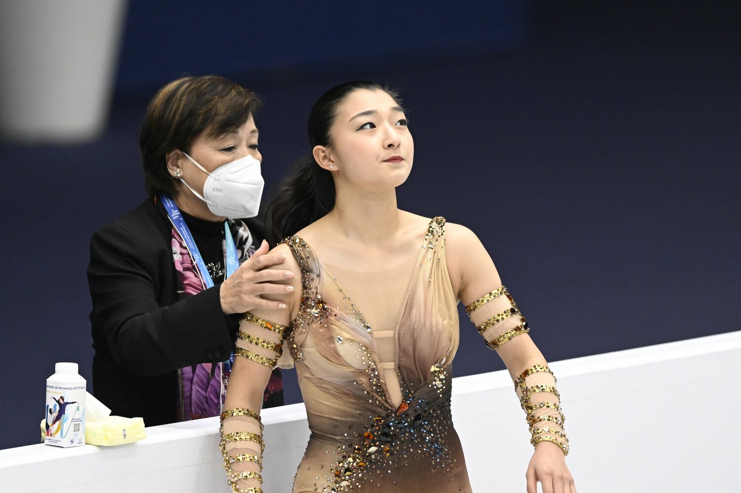 SP前、中野コーチに送り出される坂本　©Asami Enomoto