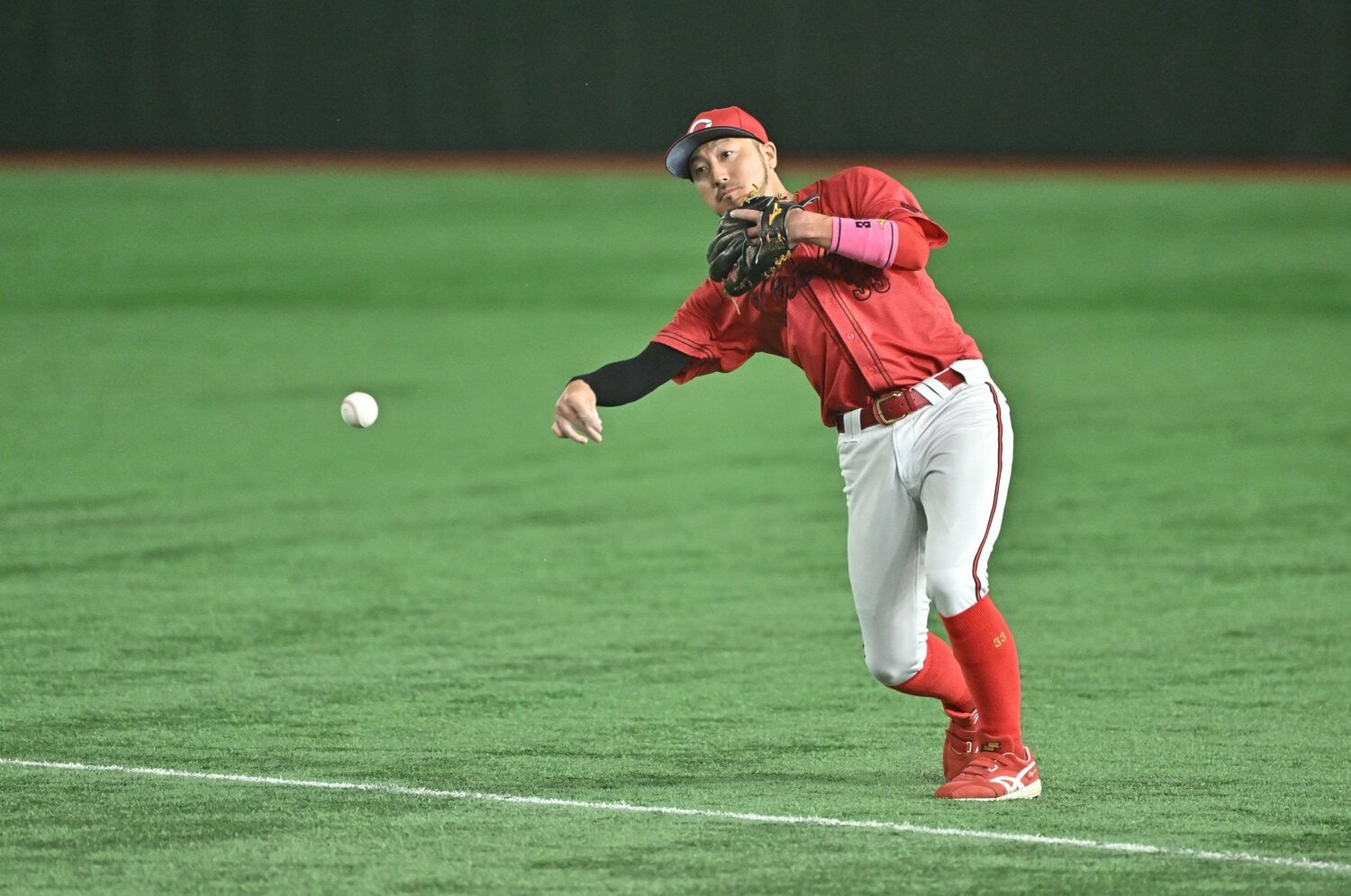守備職人の菊池も着々と大台が迫る　©Hideki Sugiyama
