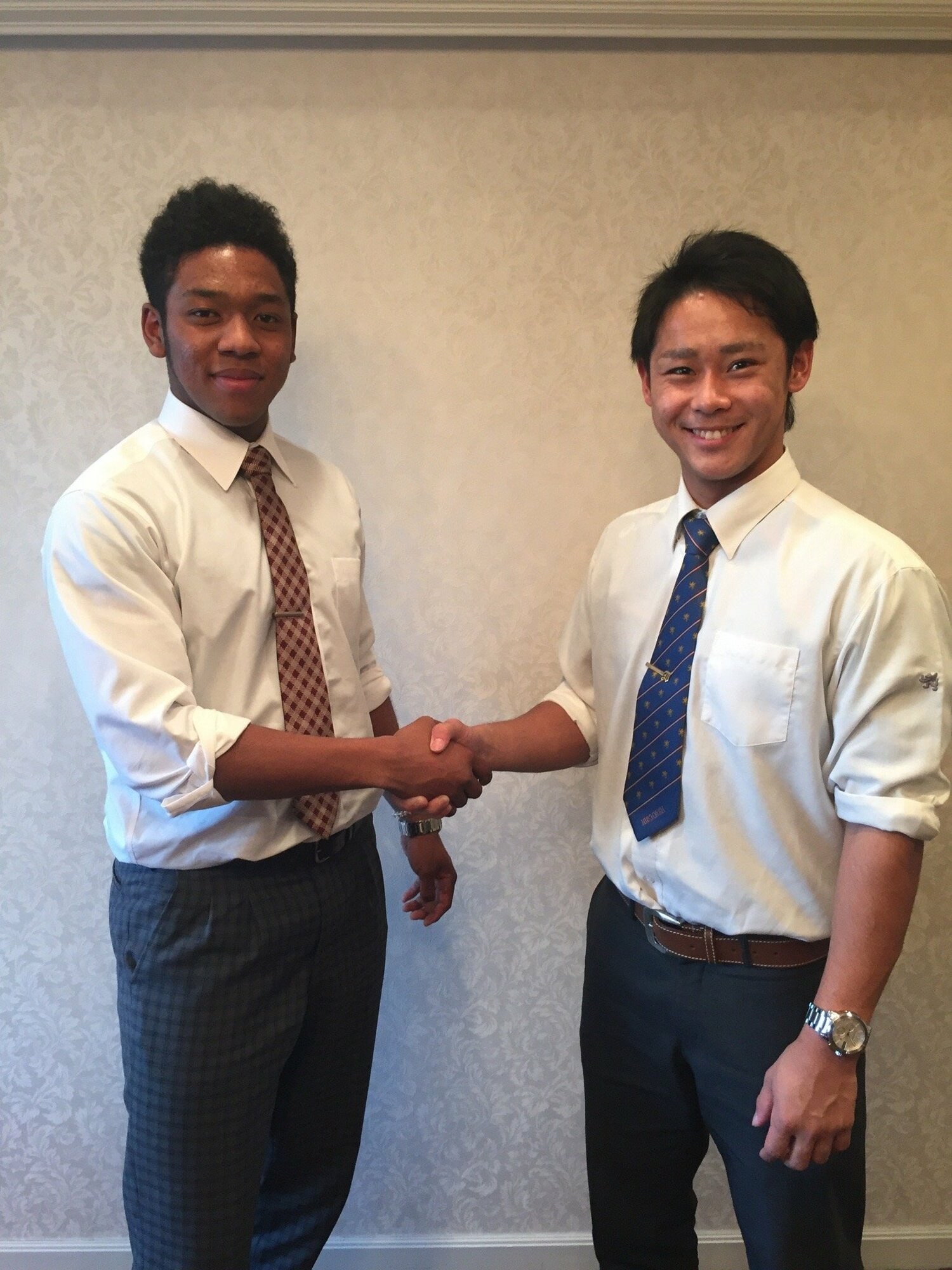 同じ2015年ドラフトでプロ入りしたオコエ瑠偉（現・巨人）と平沢大河。競合の末、ロッテに交渉権を譲った楽天はオコエを1位指名した　©︎Chiba Lotte Marines　（※写真をクリックすると、当時のドラフト抽選や高校時代の活躍もご覧いただけます）