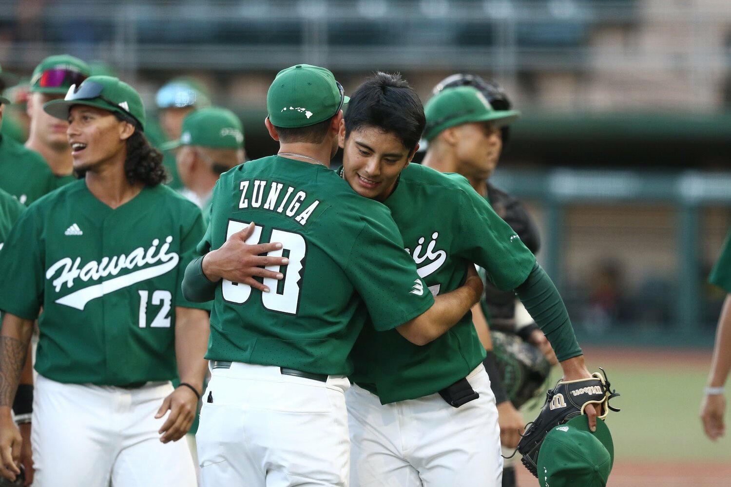 ハワイ大のチームメイトたちと　©本人提供